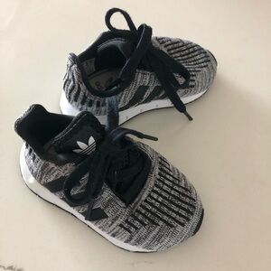 Toddler Adidas swift athletic shoes size 4- like new